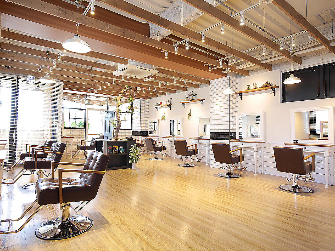 little&times;RINNE（リトル リンネ）店舗内装写真